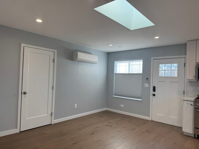 Building Photo - 1500 Solana Dr