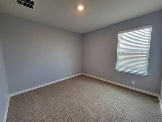 Building Photo - Brookstone Creek Beauty – 4 Bedrooms, 3 Bathrooms, and Smart Features Throughout