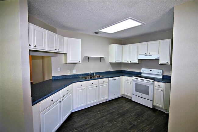 Building Photo - 2110 Jasper Ln