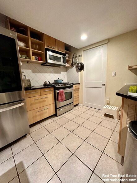 Building Photo - 8 Fulkerson St