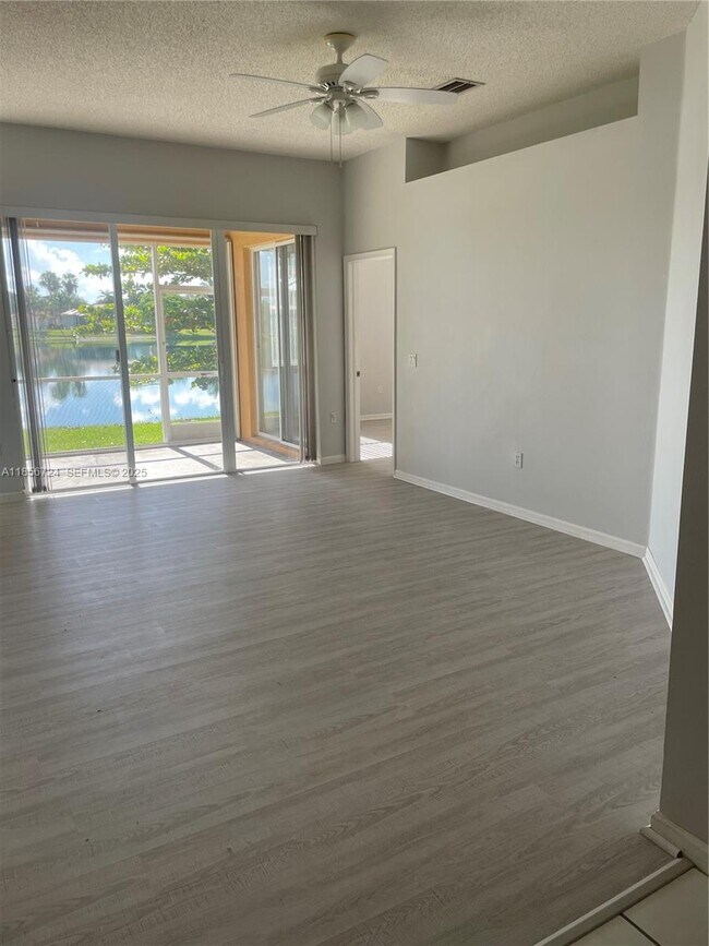 Building Photo - 575 SE 29th Dr