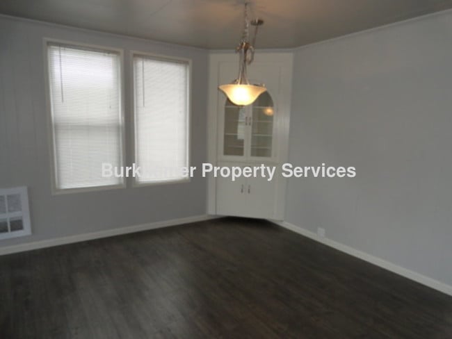 Building Photo - 119 W FIFTH ST ABERDEEN, WA. 98520