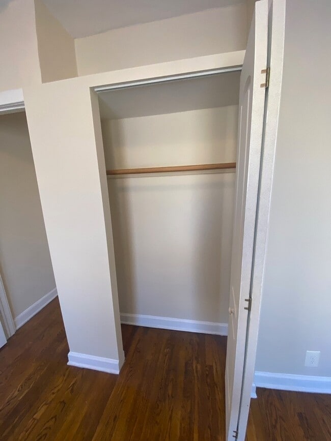 Building Photo - 1341 W Touhy Ave