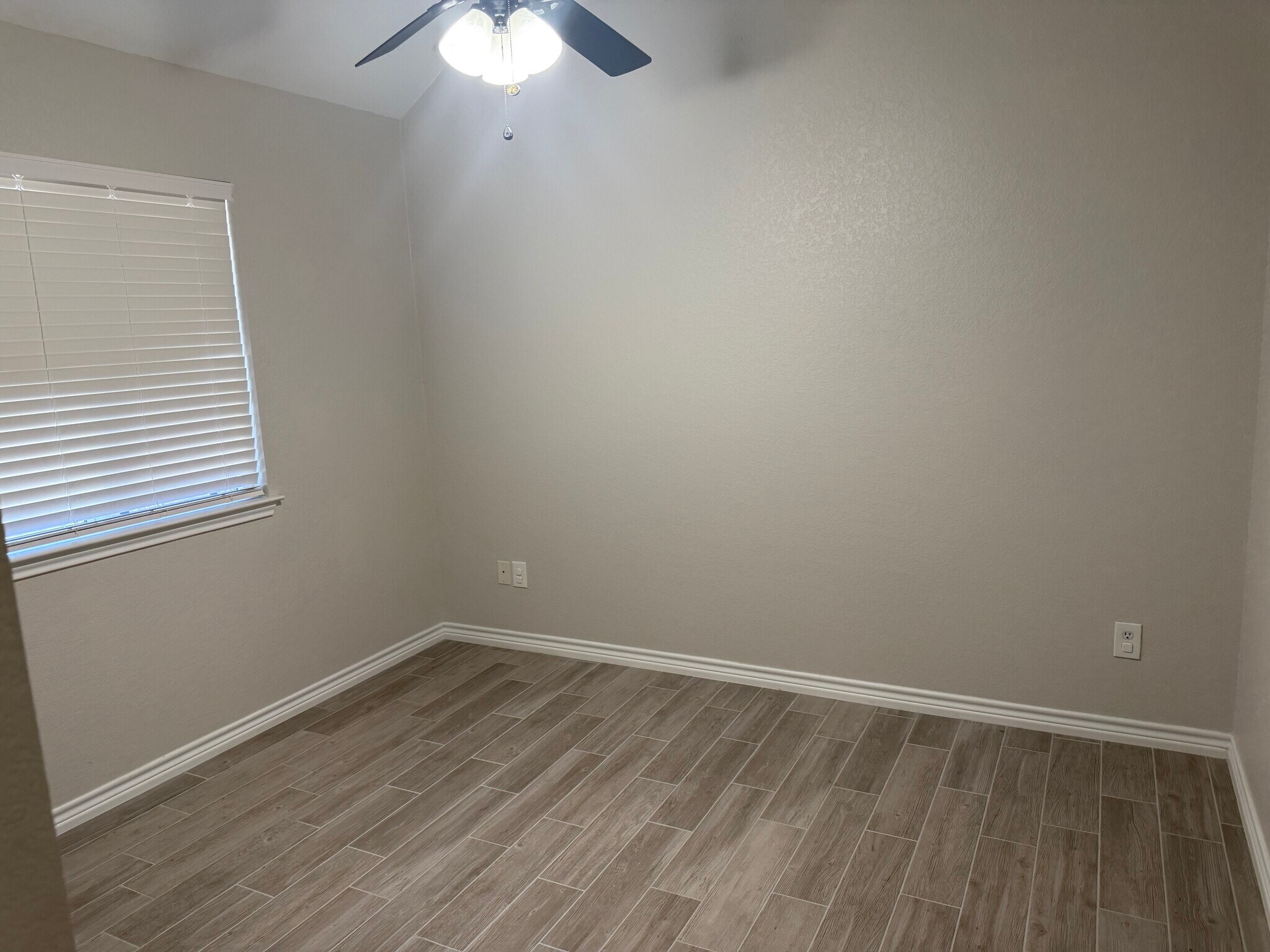 Building Photo - 1123 Neuberry Cliffe