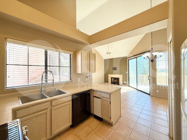 Building Photo - 1001 N Pasadena