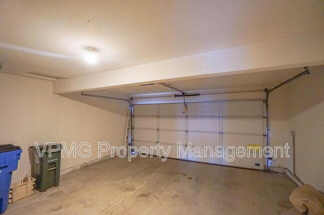 Building Photo - 7608 NE 52nd St
