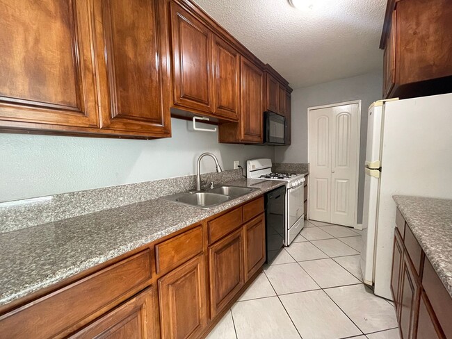 Building Photo - Spacious 2 Bed/ 1 Bath For Rent in Otay Mesa West Avail NOW!