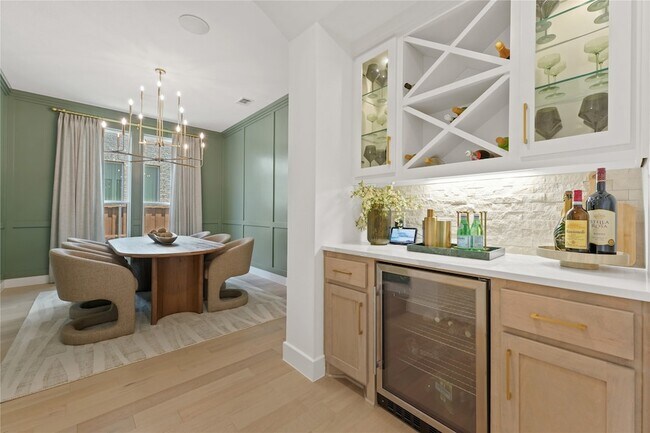 Building Photo - 2550 Whitewood Dr