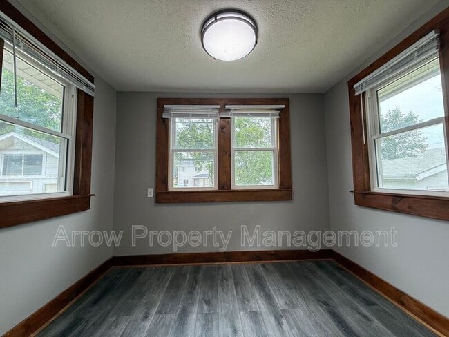 Building Photo - 2282 Sheldon St
