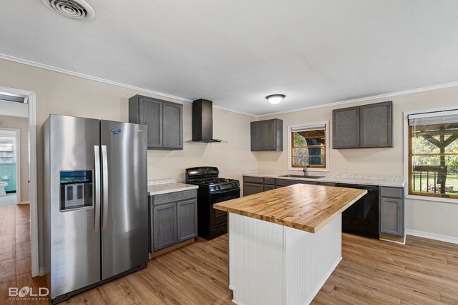 Building Photo - Cute 3 Bedroom 1.5 Bath