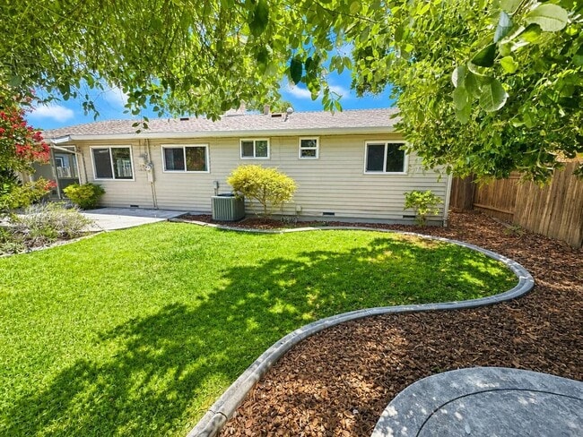 Building Photo - Bright & Spacious 3-Bedroom Home with Expansive Yard in Sacramento