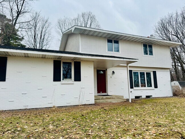 Building Photo - Spacious 4 bedroom home in Beautiful Prior Lake, MN