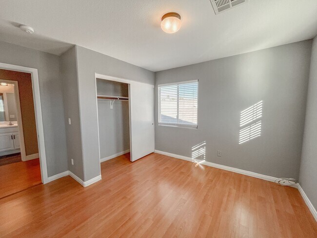 Building Photo - **$500 OFF MOVE IN BY 08/07/2026**Charming Two-Story Home In the Heart of Summerlin with Pool