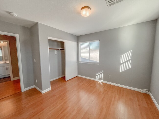 Building Photo - Charming Two-Story Home In the Heart of Summerlin with Pool