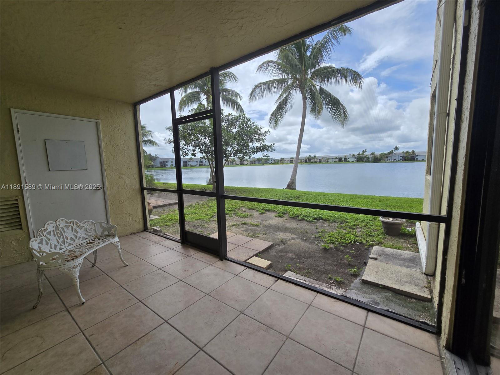 Building Photo - 1400 Jefferson Dr