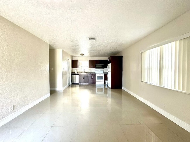 Building Photo - 525 NW 15th Terrace