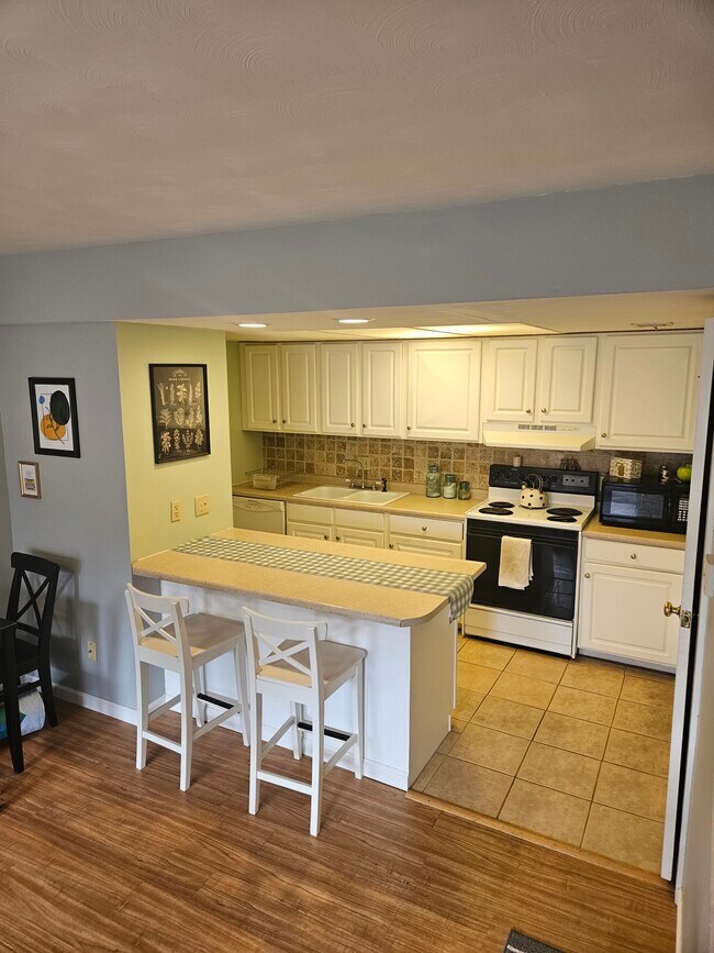 Building Photo - 105 E Ticonderoga Dr