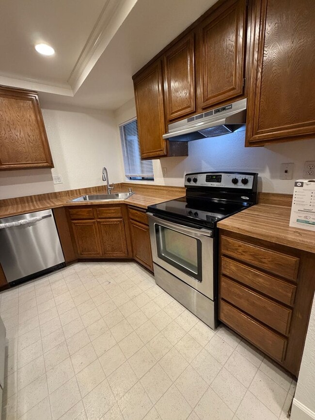 Building Photo - 1665 Braddock Ct