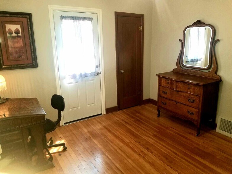 bedroom 2 and door to deck - 1730 18th St NE