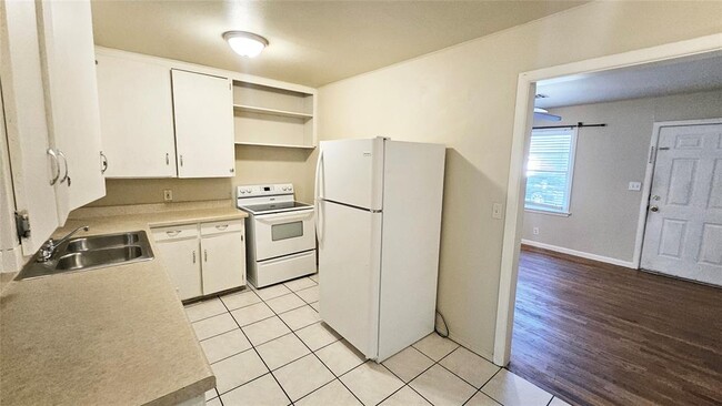 Building Photo - 4304 N Libby Ave