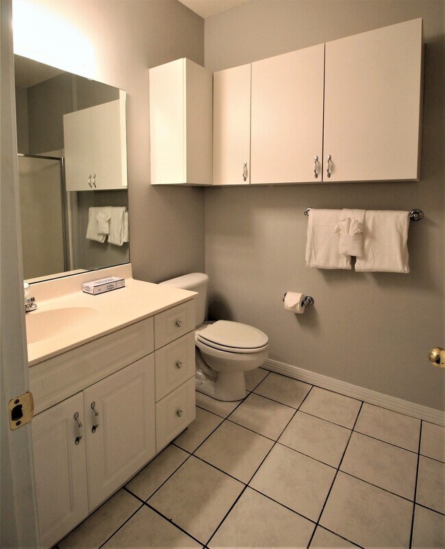 Building Photo - Updated Furnished Condo in Niceville!