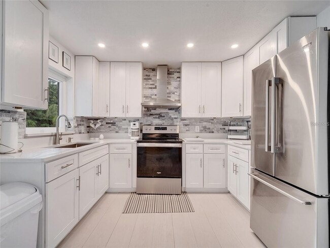 Building Photo - 4754 Lake Shore Dr