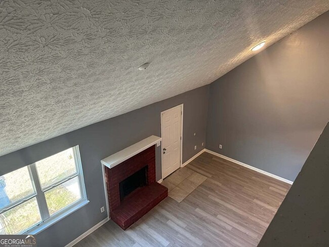 Building Photo - 6465 River Park Dr