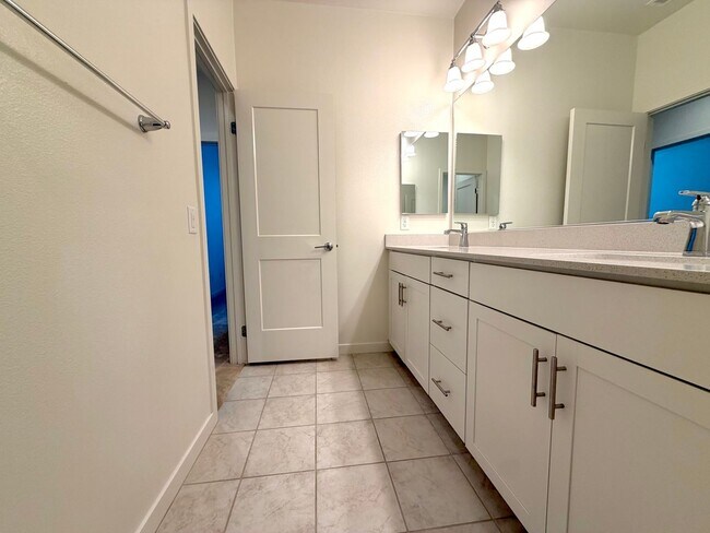 Building Photo - Charming 3bed 2.5 bath Simi Valley Home