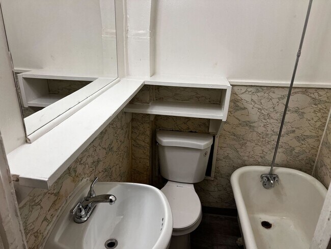 Building Photo - 159 Lark St