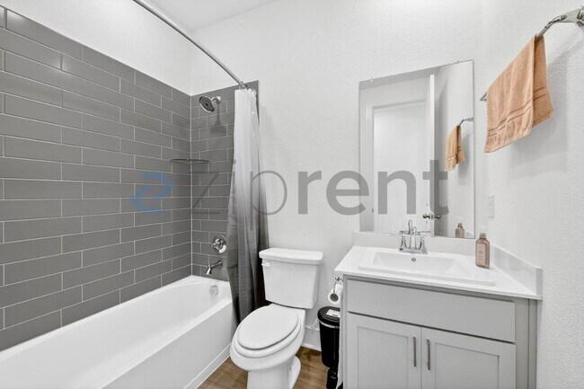 Building Photo - 3140 Eddington Dr