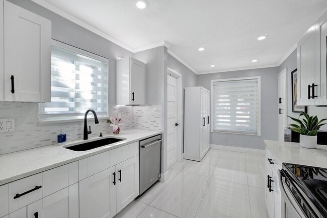 Building Photo - 2260 NE 62nd St