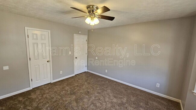 Building Photo - 4858 Glenwhite Dr