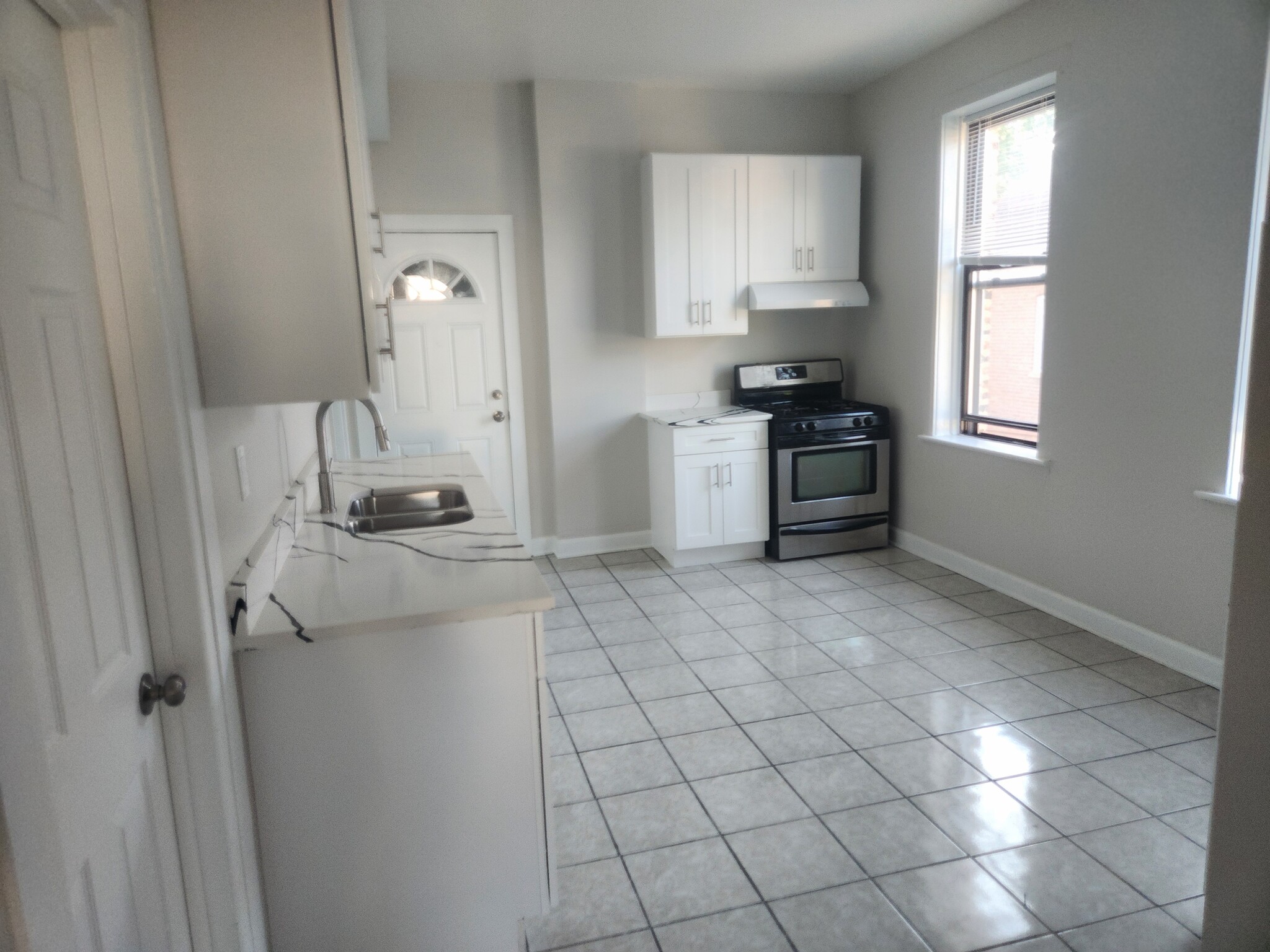 Kitchen - 2326 S Homan Ave