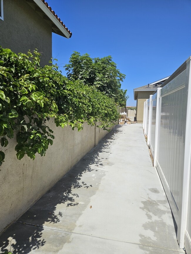 Building Photo - 11583 Quartz Ave