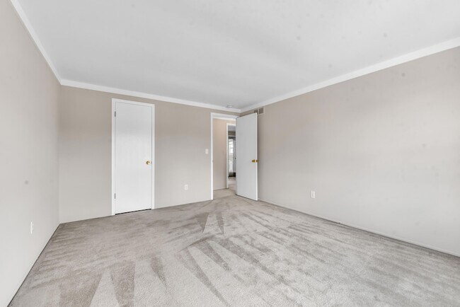 Building Photo - 197 Kings Way