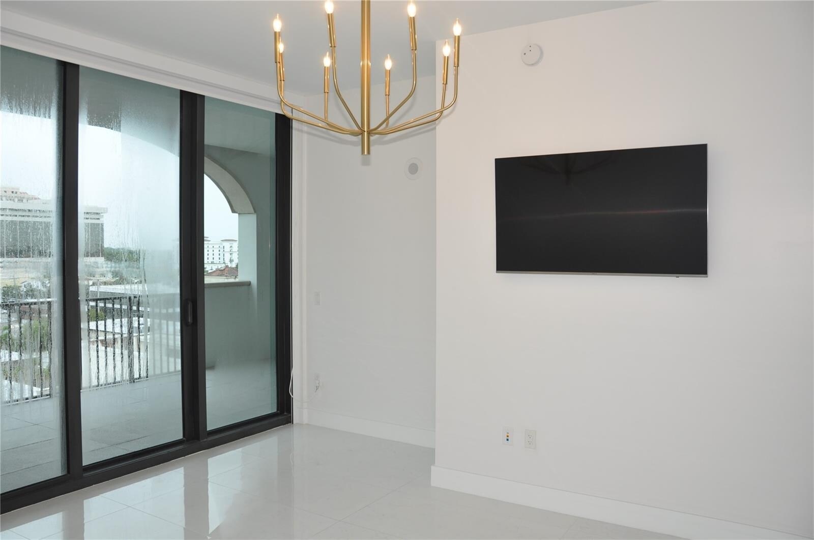 Building Photo - 275 Giralda Ave