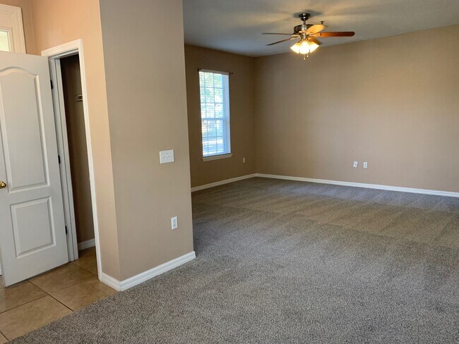 Building Photo - 3/2.5 Condo in Harmony