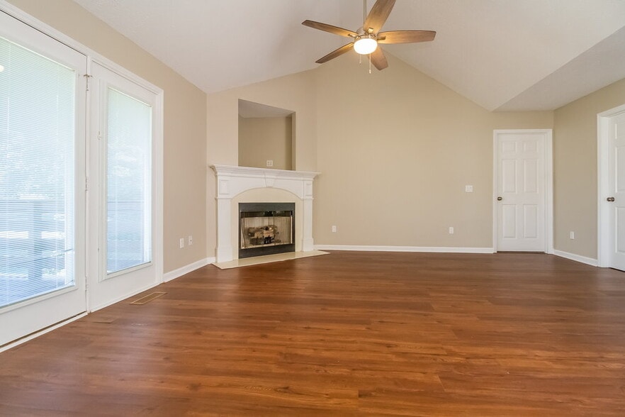 Building Photo - 1921 Pacific Pl