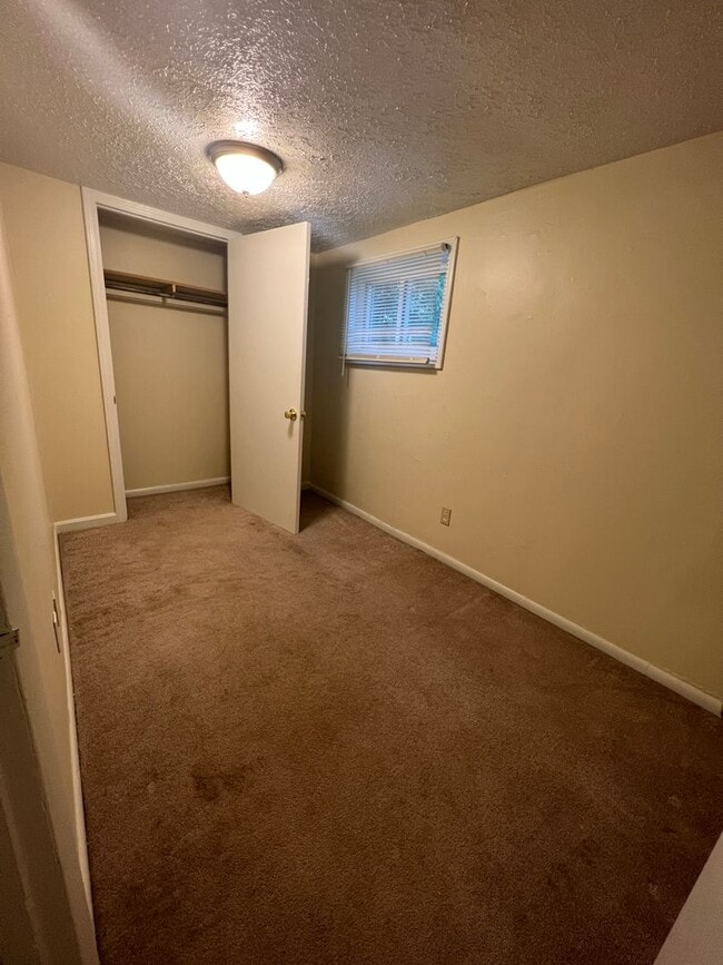 Building Photo - 115 E Montrose St