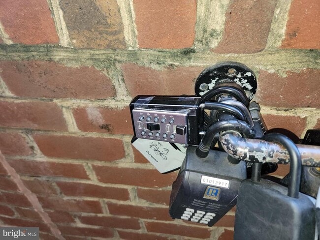 Building Photo - 4850 Eisenhower Ave