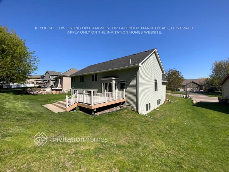 Building Photo - 336 Brady St