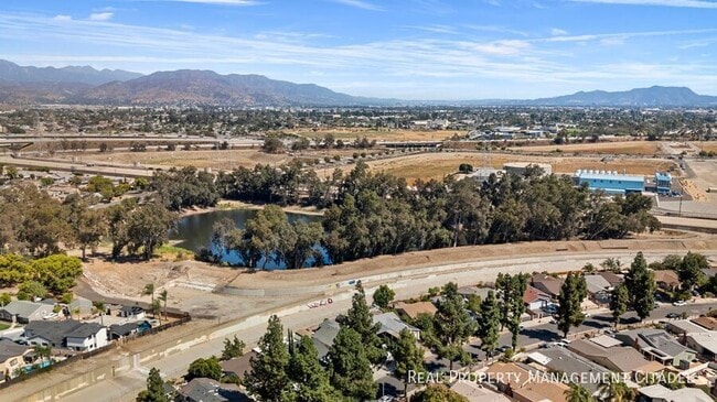 Building Photo - 13050 1/2 W Tonopah St-