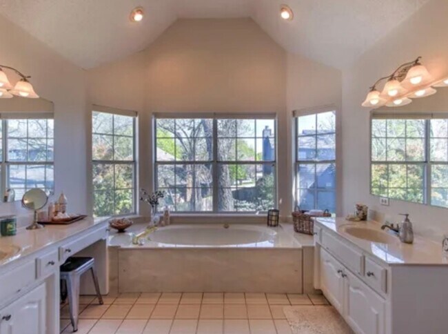 Building Photo - 4009 E 88th St