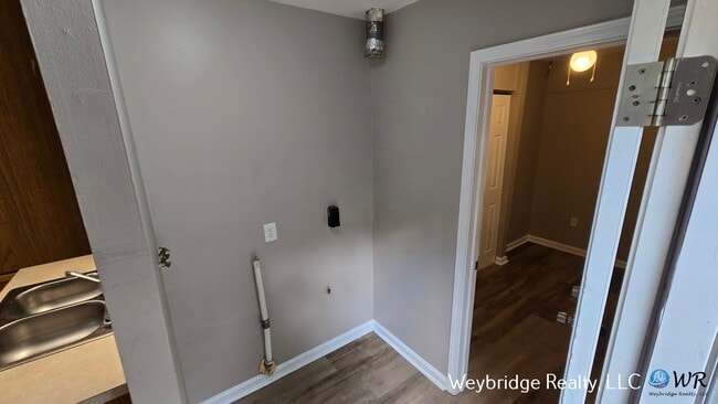 Building Photo - Charming 3-Bedroom Ranch in Seven Hills – $1,395/Month