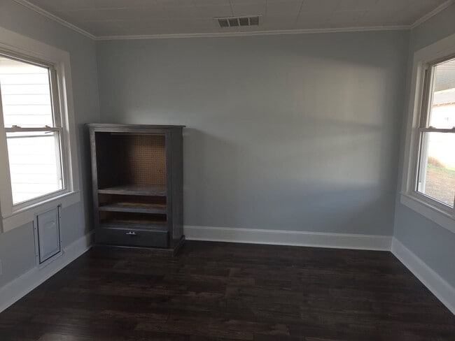 Building Photo - 209 Bartlett Ave