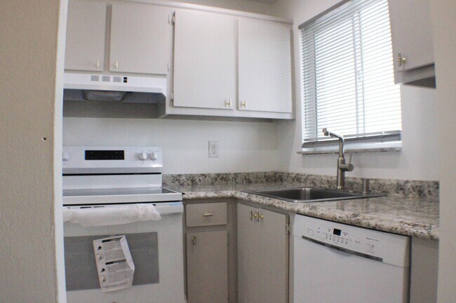 Building Photo - 8130 Sunrise Lakes Blvd