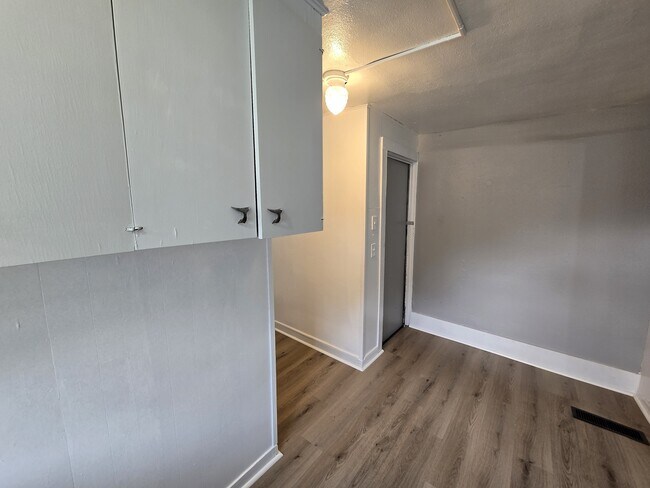 Building Photo - 425 Glenwood St