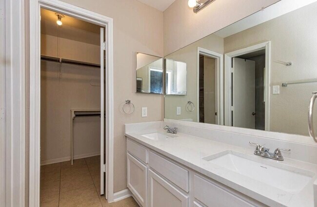 Building Photo - 1514 Park Meadow Dr