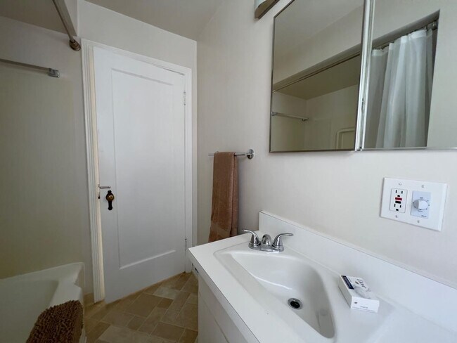 Building Photo - Beautiful 2 Bedroom/1 Bath Home in Magnolia for Rent!