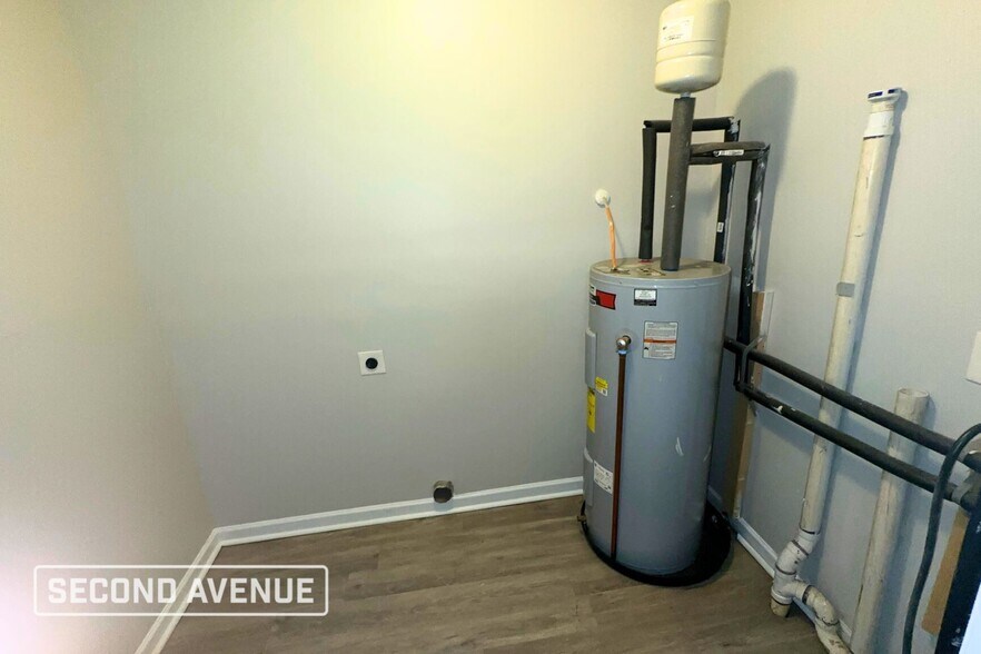 Building Photo - 101 15th Ct NW